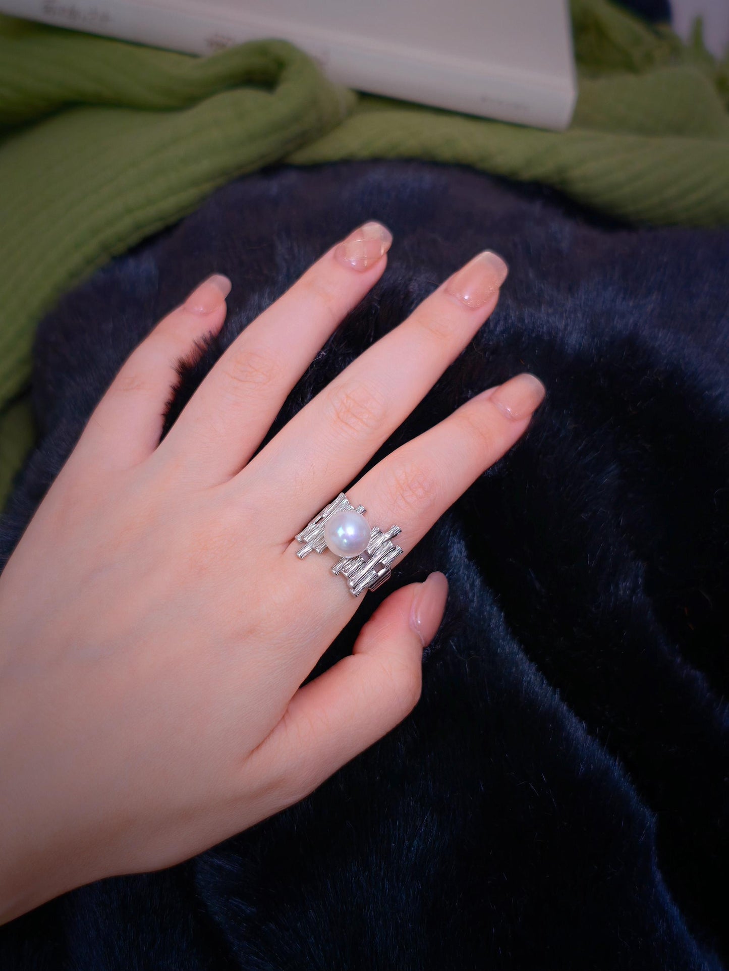 Model wearing Cyrene by Elsie's 925 silver Palisade Pearl Ring on the index finger