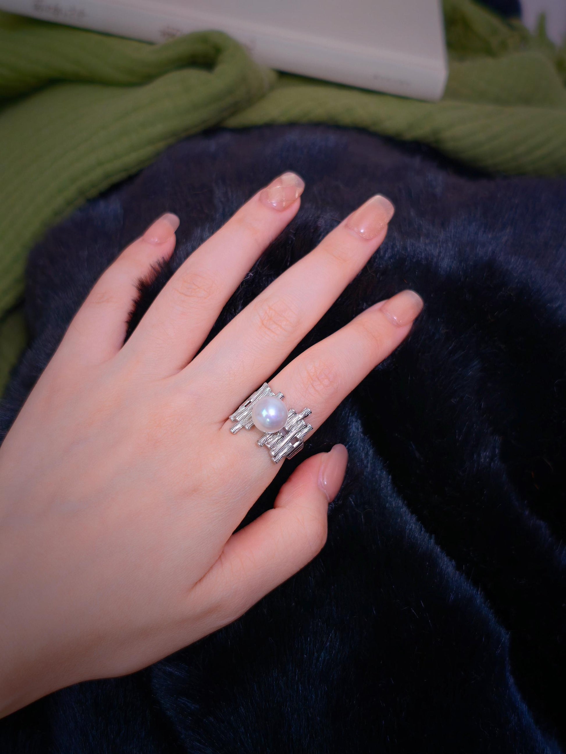 Model wearing Cyrene by Elsie's 925 silver Palisade Pearl Ring on the index finger